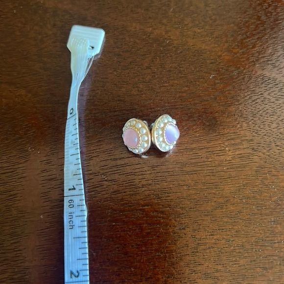 Jewelry - Stud earrings 